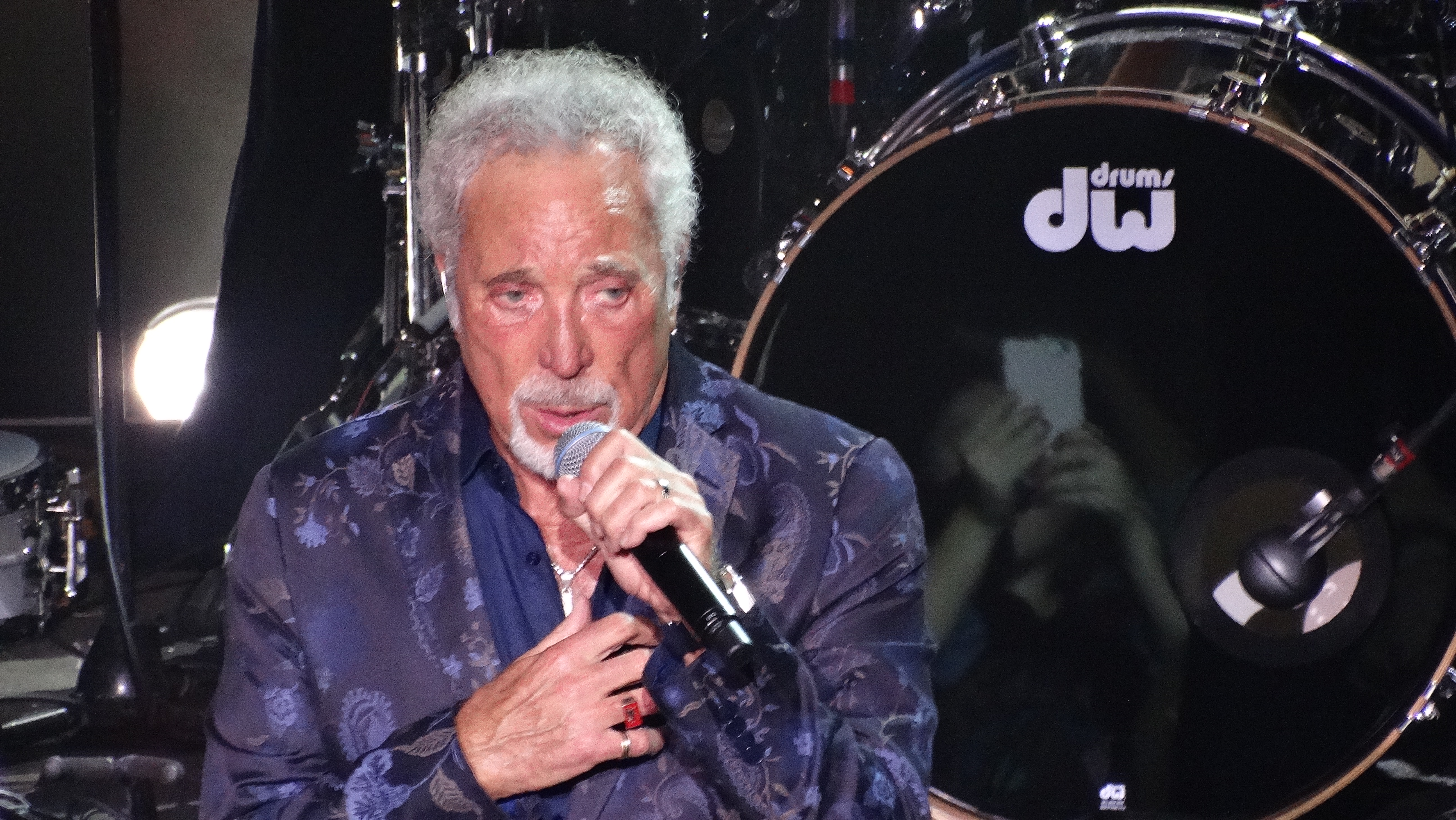 TomJones2016-10-05UptownTheatreKansasCityMO (11).JPG